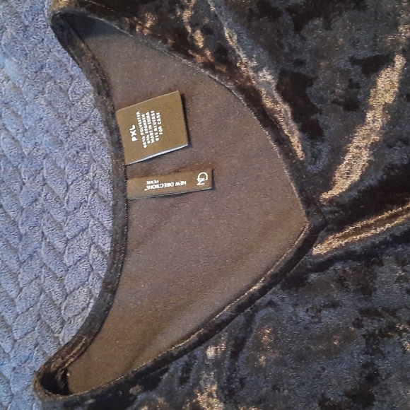 Velour Black Bell Sleeve Top - Picture 3 of 3